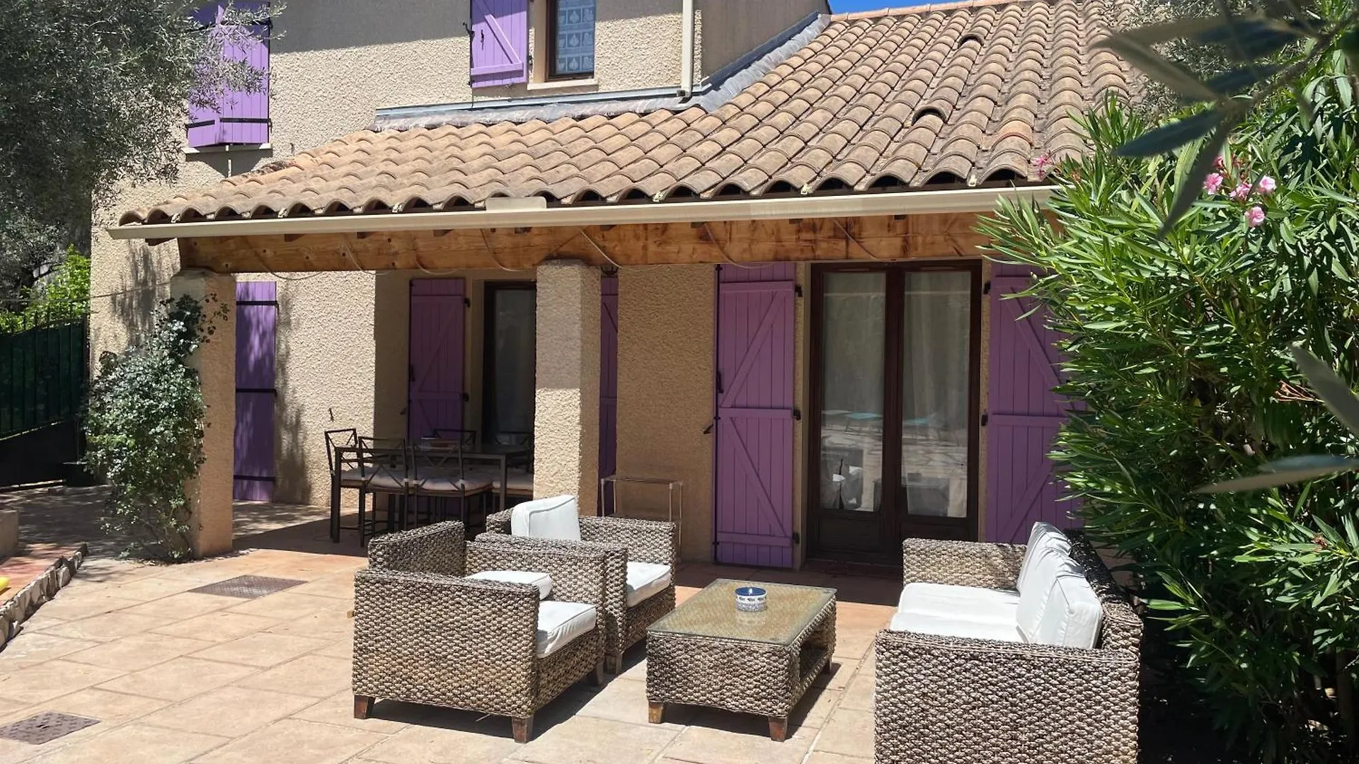 Provencale Villa With Pool And Hot Tub In Var Sollies Pont