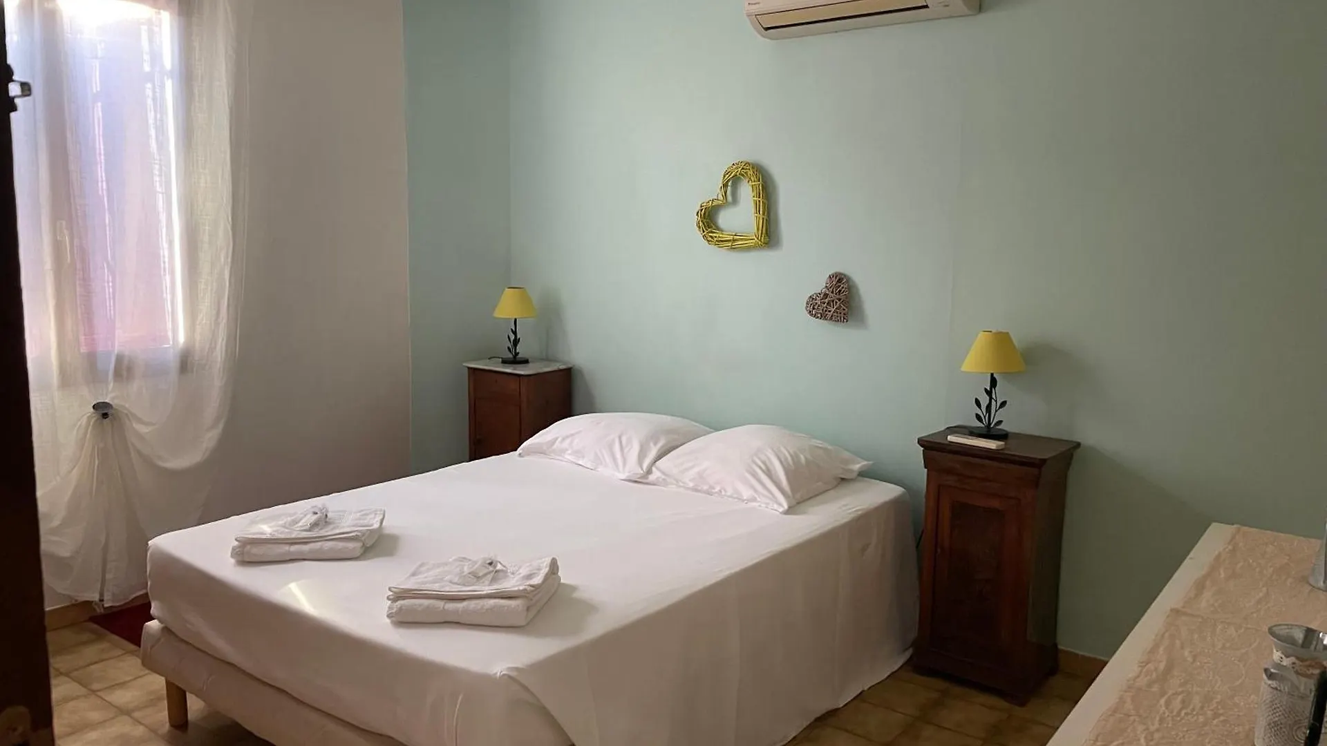 Provencale Villa With Pool And Hot Tub In Var Sollies Pont France