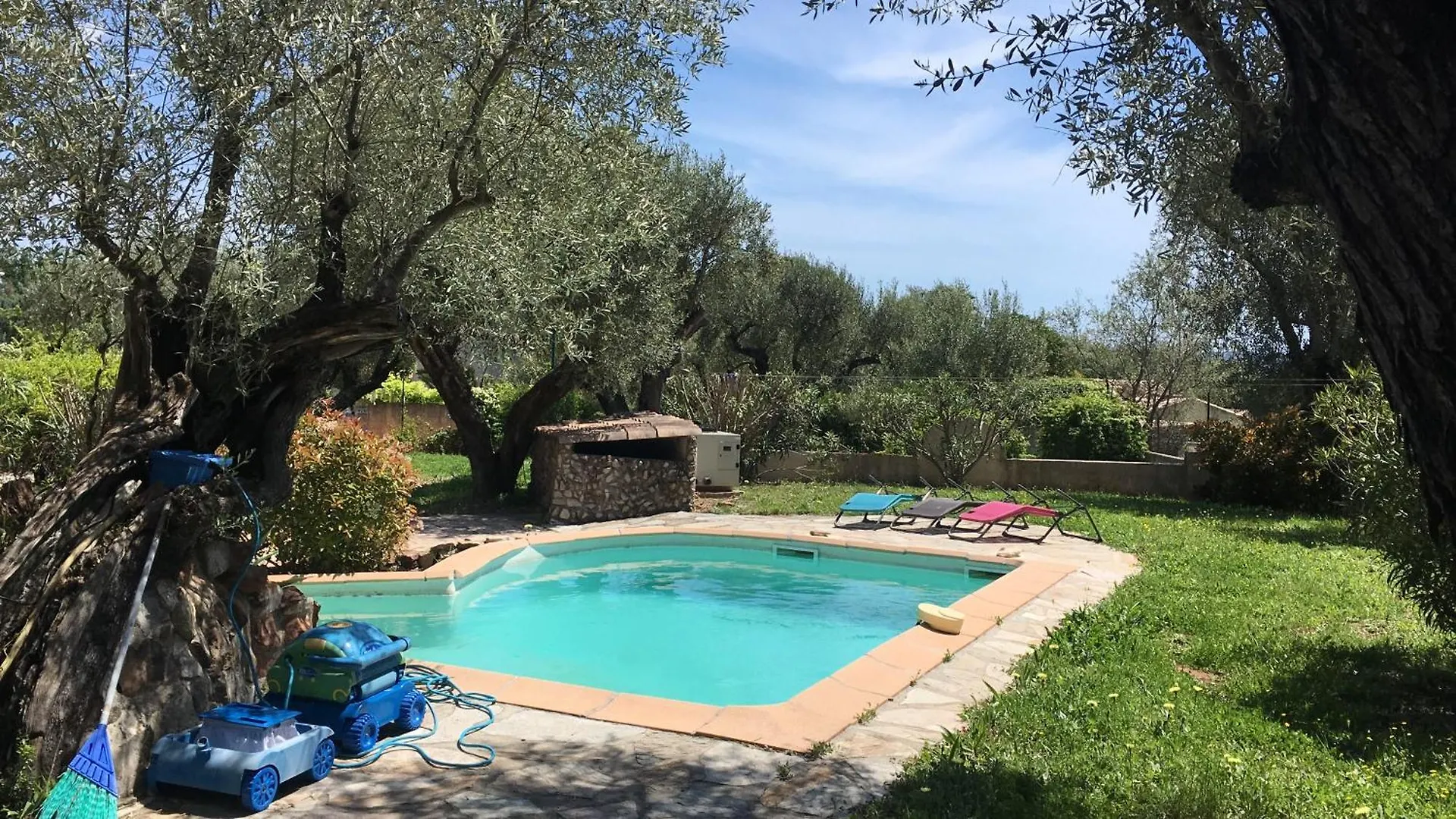 Provencale Villa With Pool And Hot Tub In Var Sollies Pont